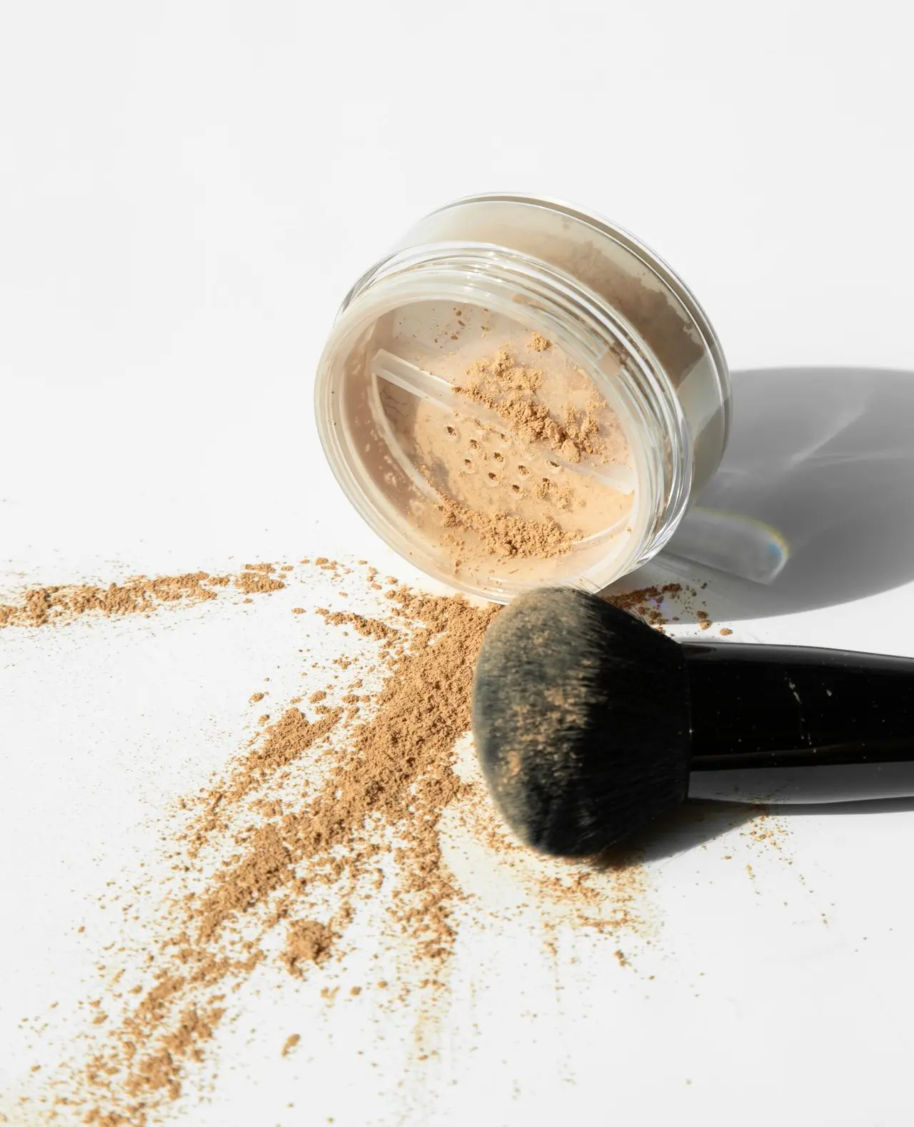 Loose Mineral Foundation SPF 25 – lätt mineralfoundation som ger naturlig täckning och skyddar huden med fysikaliskt solfilter