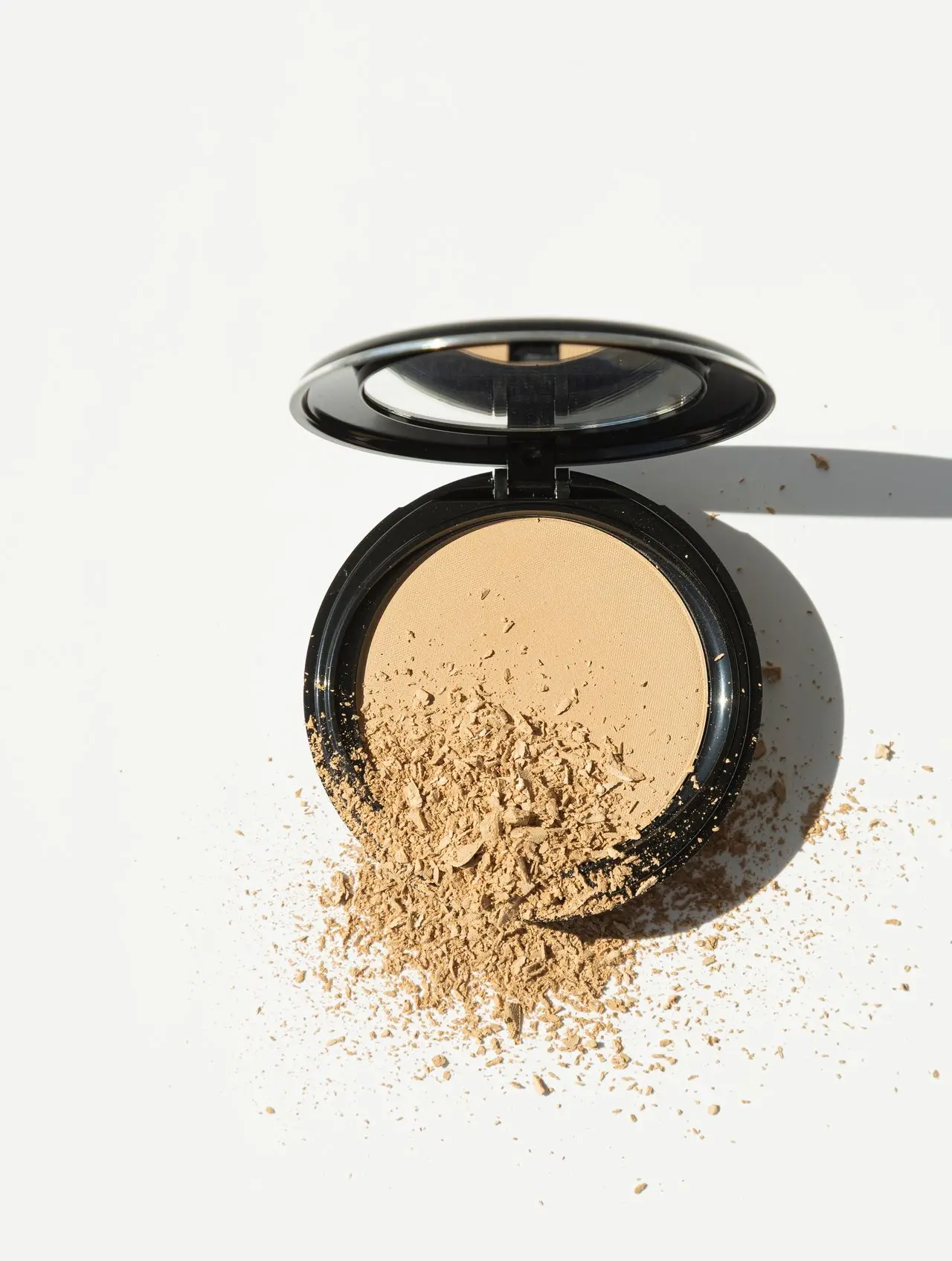 Compact Cover – lätt pressat mineralpuder som ger en naturlig, lätt täckning och fräsch finish