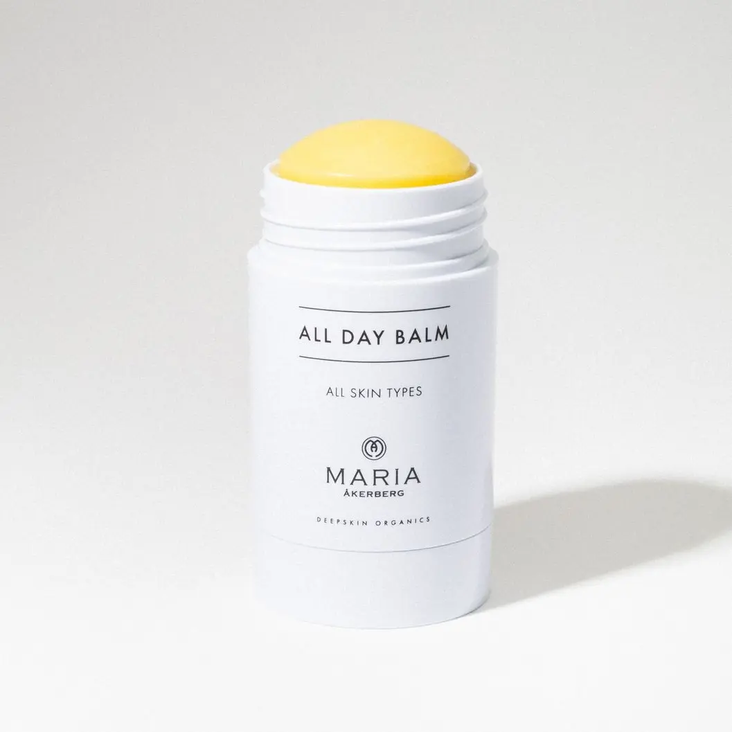All Day Balm, en mångsidig balm i smidigt stiftformat, som fungerar på hela kroppen och passar både vuxna och barn.
