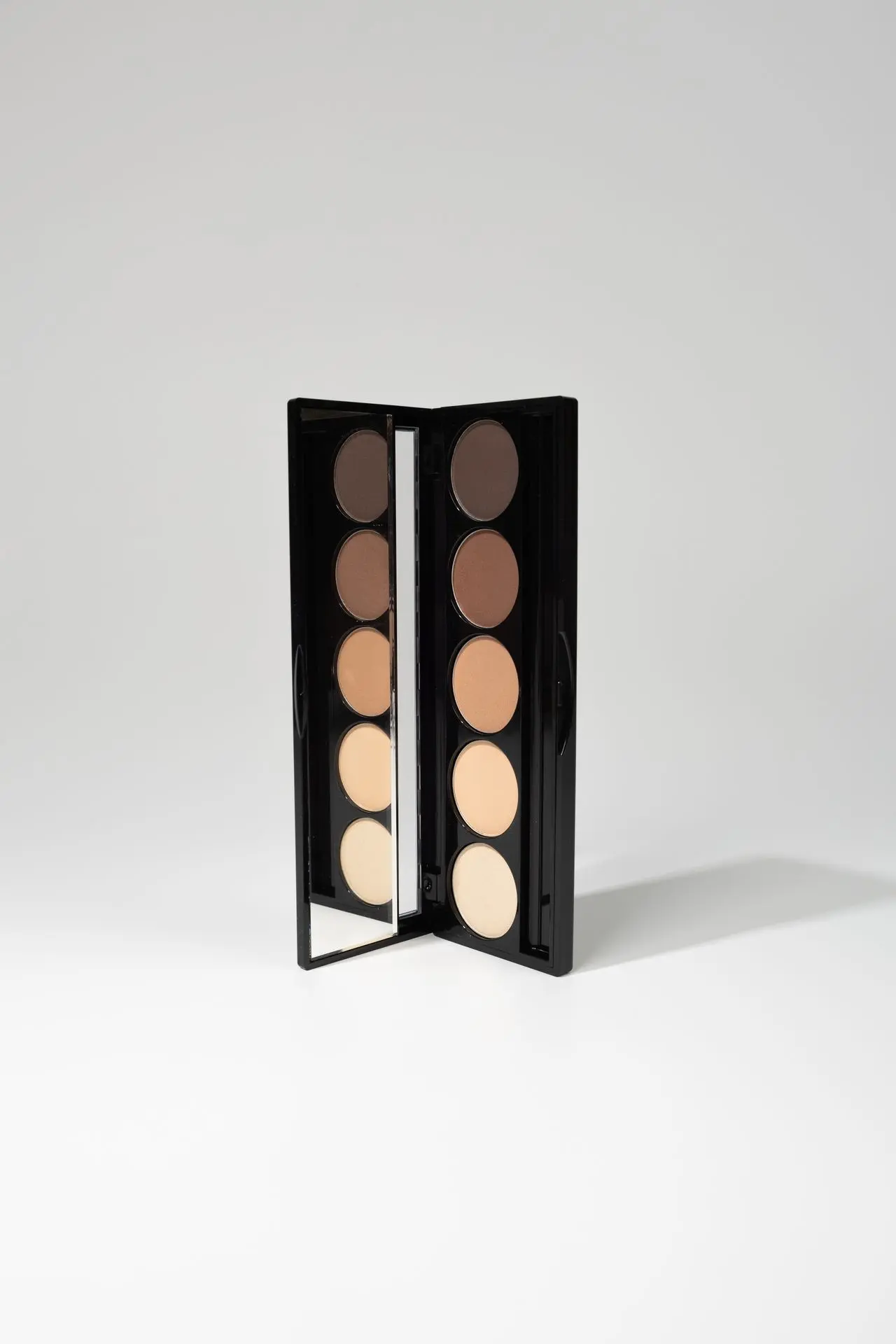 Ögonskuggspalett Eyeshadow Collection Natural med neutrala och stilrena nyanser som passar alla hudtoner och ögonfärger