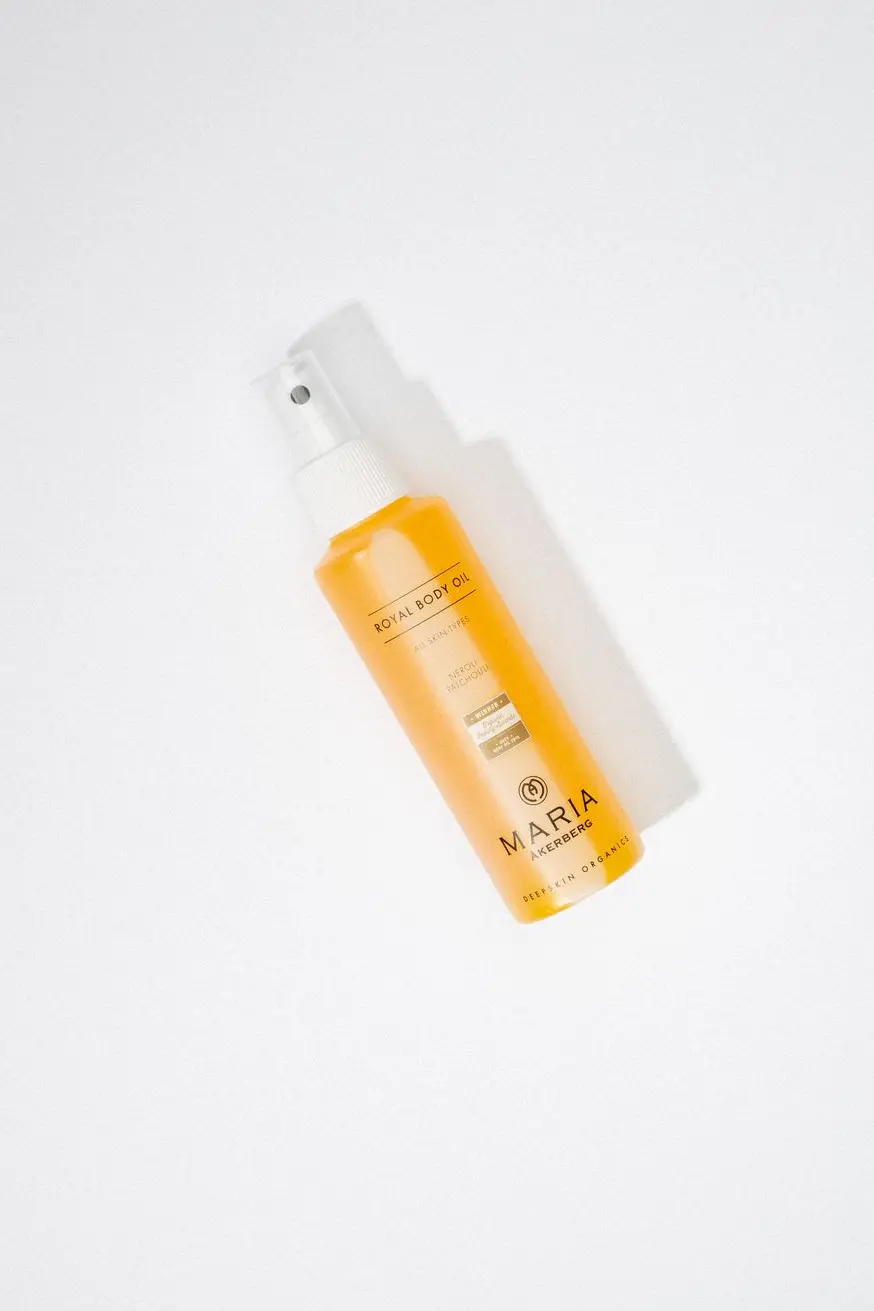 Näringsrik kroppsolja Royal Body Oil som återfuktar, mjukgör och ger huden sammetslen känsla med ljuvlig doft